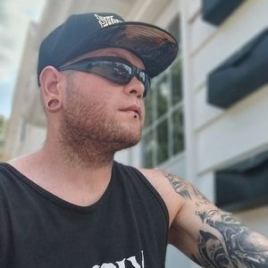 Meet your Posher, Dustin